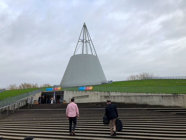 TU Delftの図書館(外観)