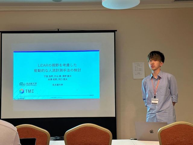 発表の様子(下里　浩昇)